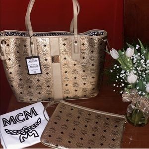 MCM WRISTLET/CLUTCH ONLY (in Berlin Gold) 🤩